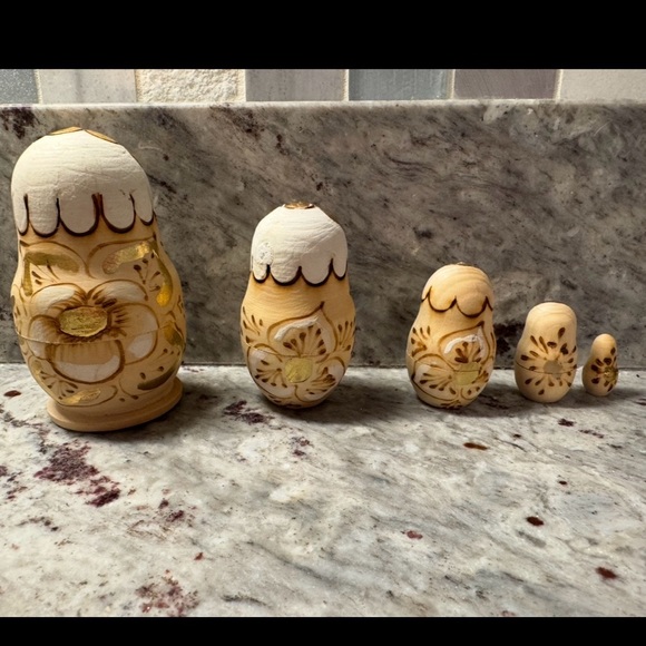 Handcrafted Russian Nesting Dolls - Cream and Gold - Picture 4 of 7